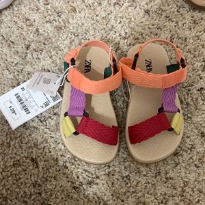 Brand new with tags kids sandals! Super cute and easy to pair with clothes